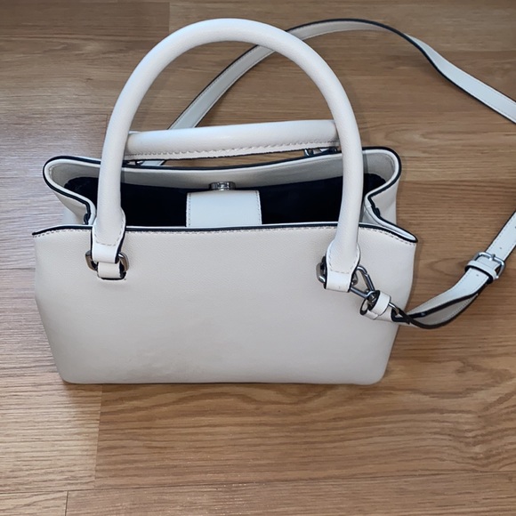 G By Guess handbag 👜 shoulder bag detachable strap a lot of pockets - Picture 4 of 11